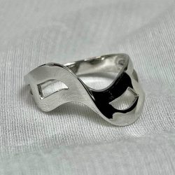 Sortija plata de ley rodiada Modelo calma