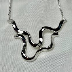 Colgante plata de ley rodiado Modelo medusa